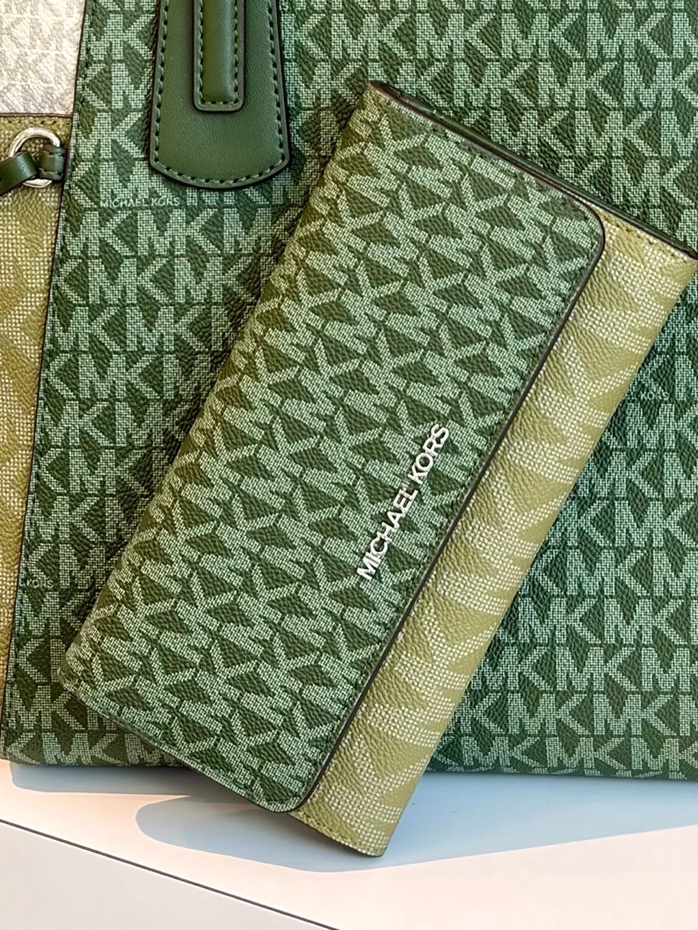 Michael Kors Jet Set Travel Signature Logo Tri-Fold Wallet